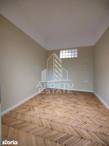 Apartament cu 3 camere, mobilat în Central
