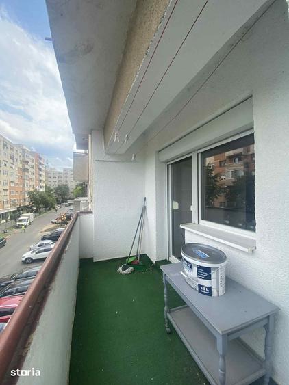 Apartament cu 4 camere decomandat în Soarelui