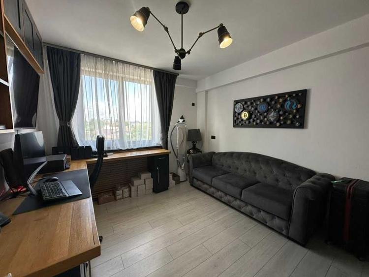 Apartament cu 3 camere decomandat în Exterior Vest
