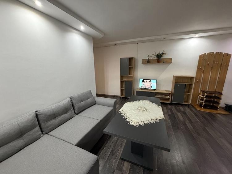 Apartament cu 2 camere semidecomandat în Central