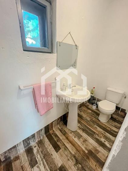 Casă individuală cu 2 camere cu Canalizare în Jucu de Sus