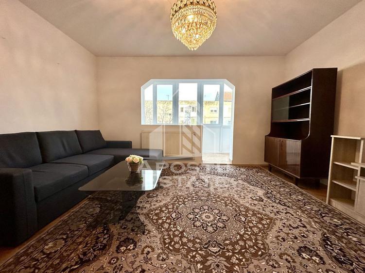 Apartament cu 4 camere decomandat, mobilat în Girocului