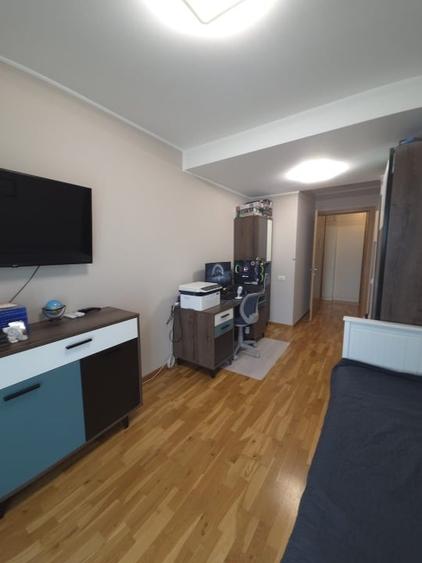 Apartament cu 3 camere decomandat, mobilat în Central
