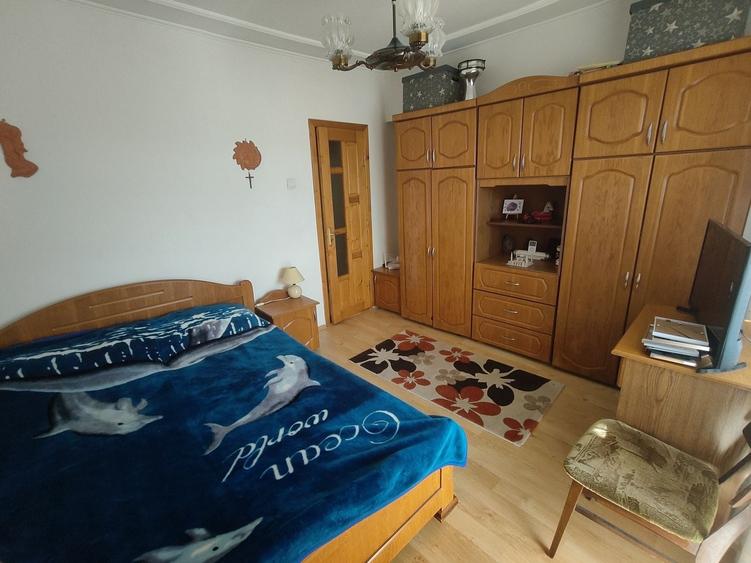 Apartament cu 3 camere decomandat în Gura Văii