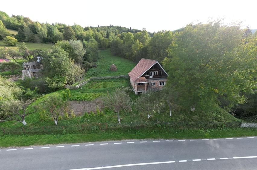 Casă cu 4 camere în Ceahlău