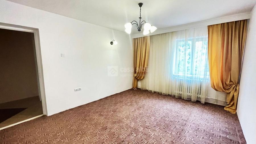 Casă individuală cu 12 camere decomandat cu Canalizare în Sărărie
