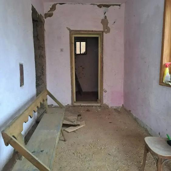 Casă cu 2 camere cu Teren 2200 Mp în Urviș de Beiuș