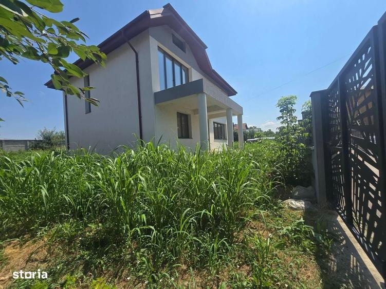 Casă cu 4 camere în Dobroești
