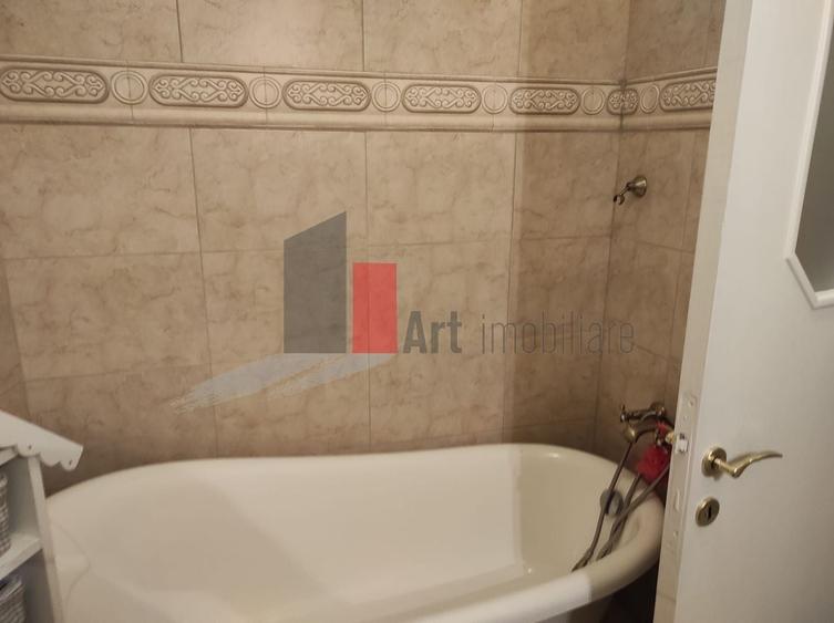 Apartament cu 3 camere semidecomandat în Universitate