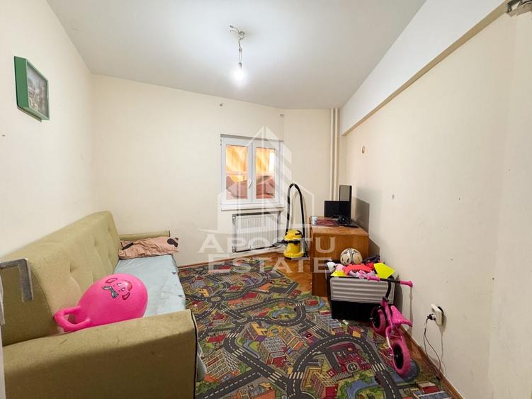 Apartament cu 4 camere decomandat, mobilat în Șagului