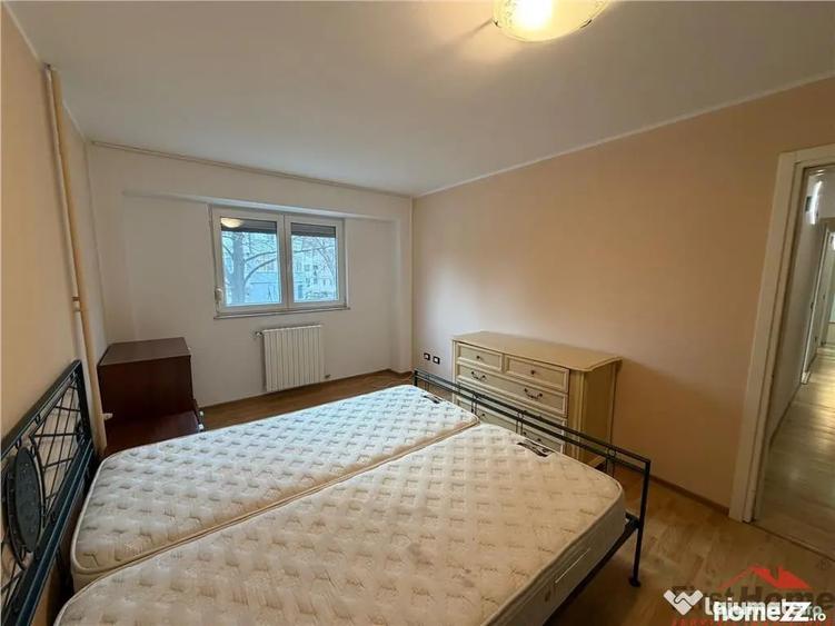 Apartament cu 4 camere decomandat în Central