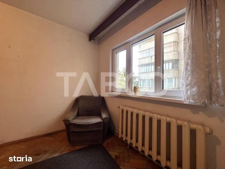 Apartament cu 3 camere decomandat în Plopilor