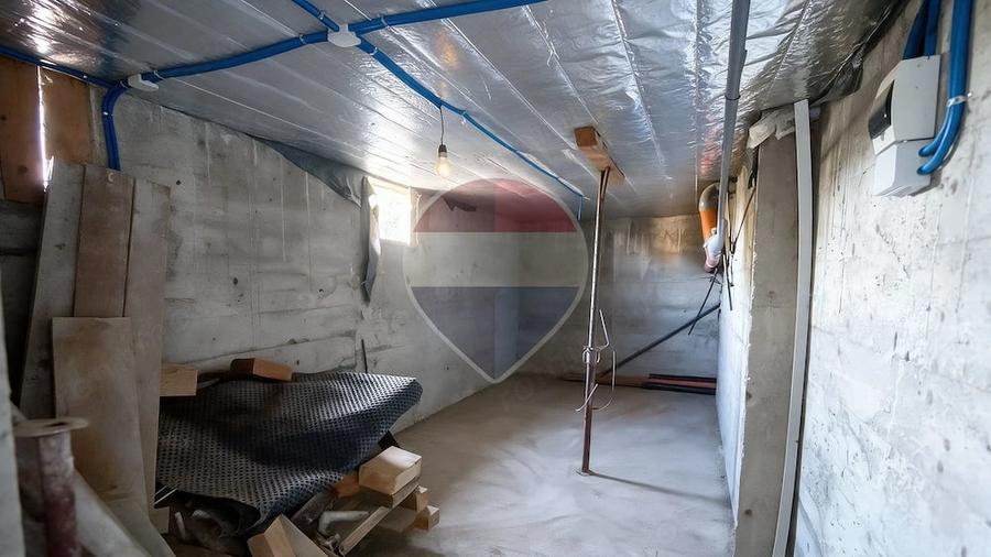 Casă cu 6 camere cu Teren 812 Mp în Cornești
