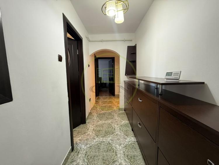Apartament cu 3 camere decomandat, mobilat în Calea București