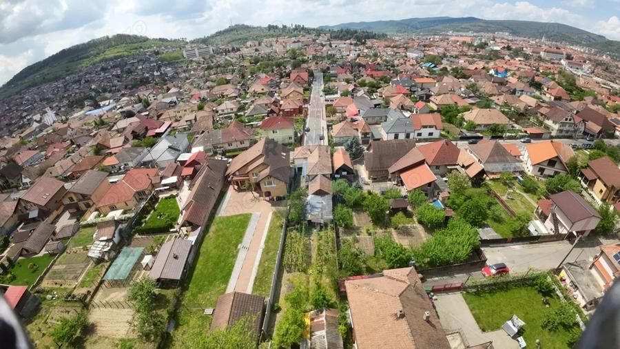 Casă cu 3 camere cu Teren 555 Mp în Est
