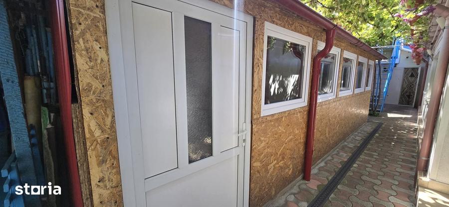 Casă cu 10 camere decomandat în Nord