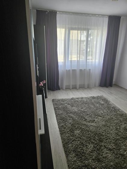 Apartament cu 2 camere semidecomandat în Micro 11