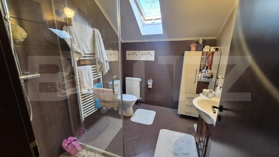 Casă individuală cu 5 camere cu Canalizare în Lazuri
