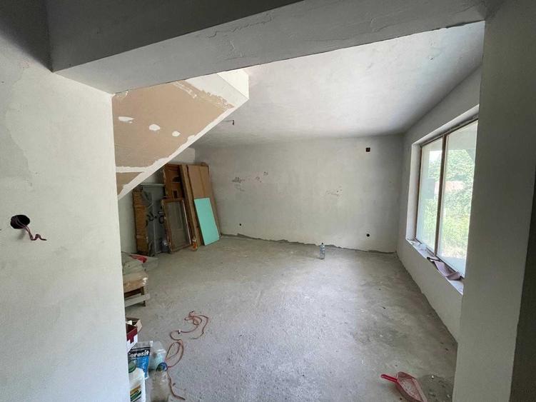 Casă cu 4 camere în Bogați