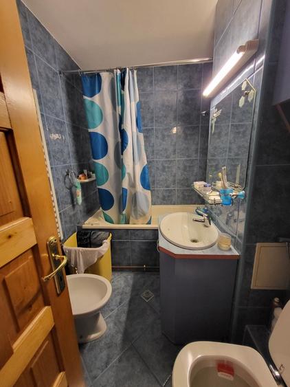 Apartament cu 3 camere decomandat în Exterior Vest