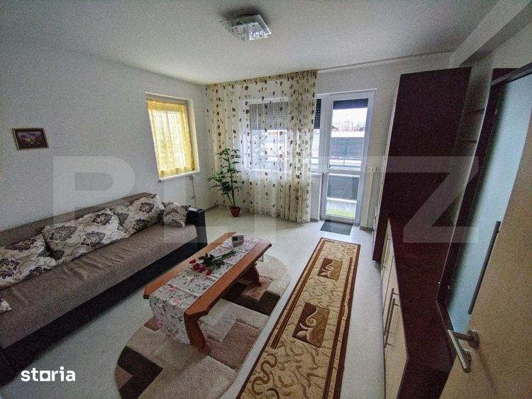 Apartament cu 3 camere decomandat în Tractorul
