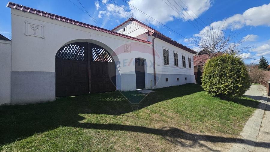 Casă individuală cu 3 camere cu Teren 1049 Mp în Satulung