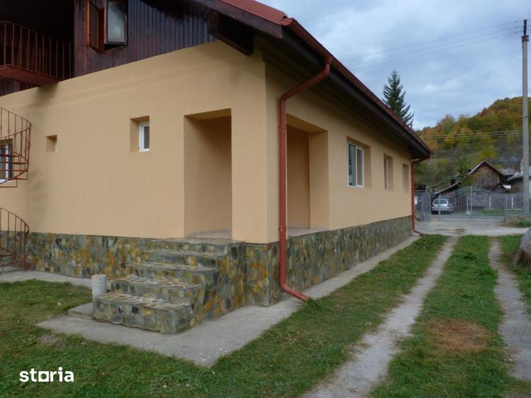 Casă cu 4 camere cu Teren 2100 Mp în Ludești