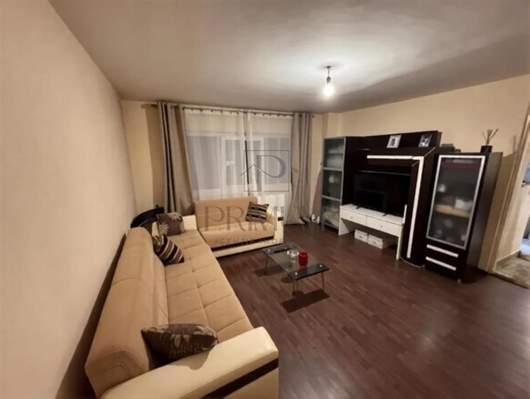 Apartament cu 3 camere decomandat, mobilat în Bucovina