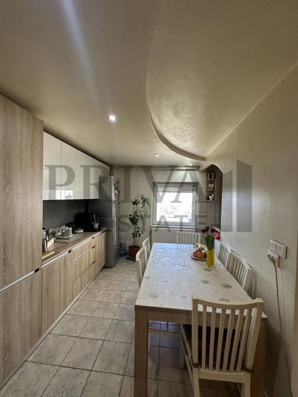 Apartament cu 4 camere decomandat, mobilat în Bucovina