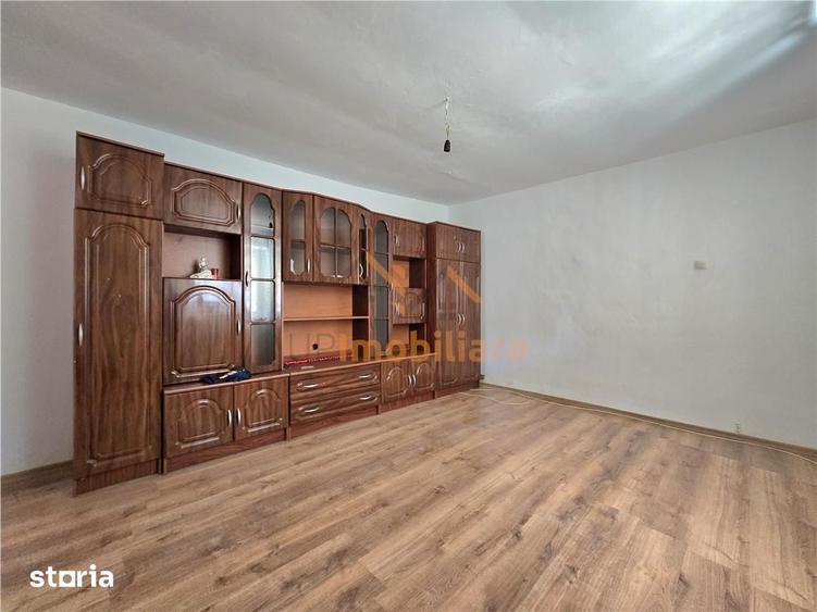 Casă cu 4 camere cu Teren 5723 Mp în Popești