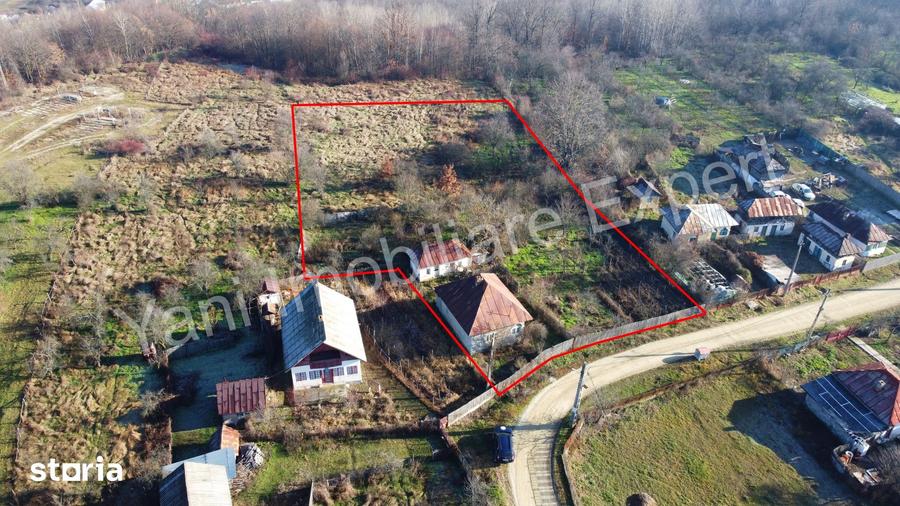 Casă cu 2 camere cu Teren 3500 Mp în Merișani