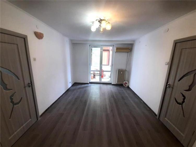 Apartament cu 2 camere semidecomandat în Basarabia