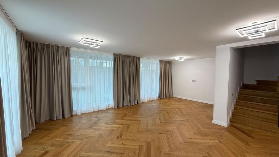 Casă individuală cu 5 camere cu Canalizare în Pipera
