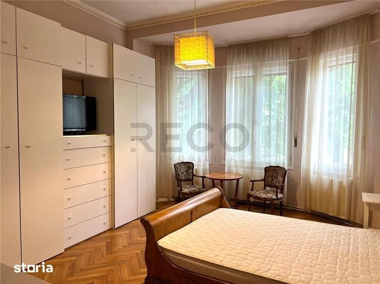 Apartament cu 4 camere semidecomandat în Central