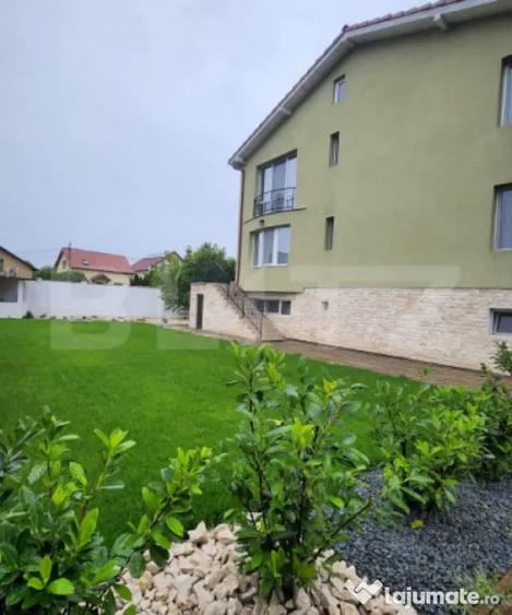 Casă cu 10 camere cu Teren 1100 Mp în Corunca