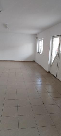 Spațiu comercial, de 50 mp, în Mărăcineni