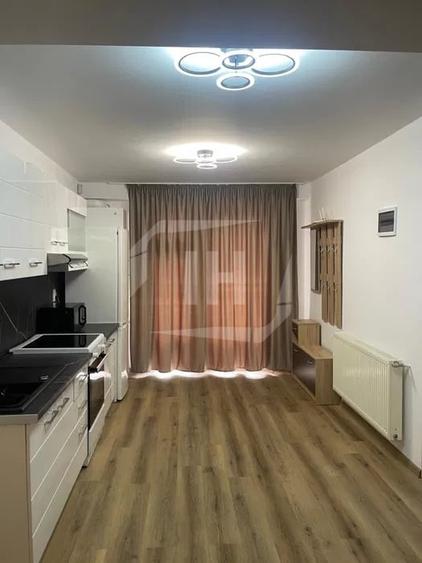 Apartament cu 2 camere semidecomandat, mobilat în Central