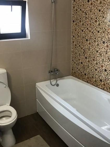 Casă individuală cu 4 camere cu Canalizare în Exterior Est
