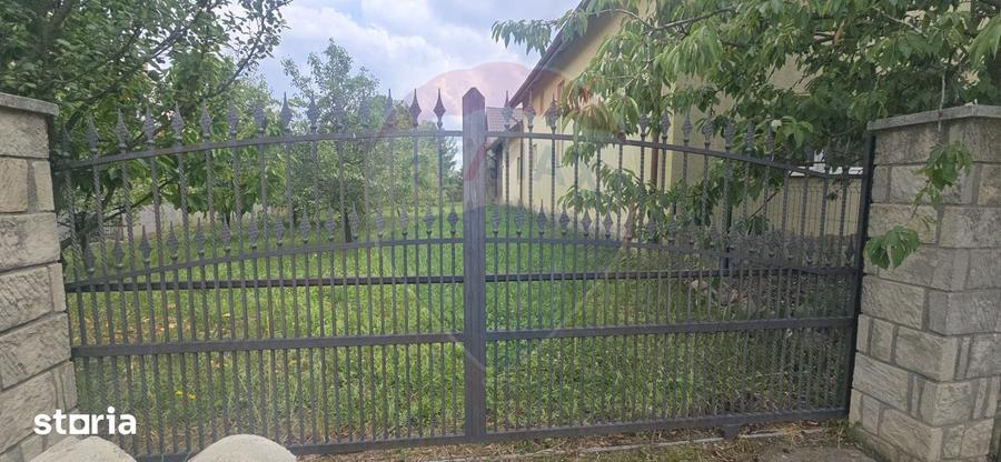 Casă cu 5 camere cu Teren 2000 Mp în Central