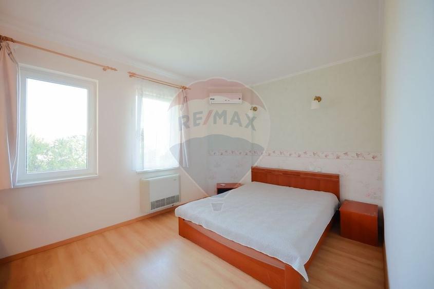 Hotel/Pensiune, de 900 mp, în Sânmartin