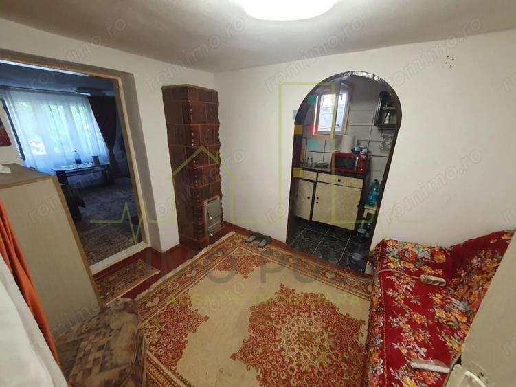Casă cu 2 camere cu Teren 421 Mp în Plopi
