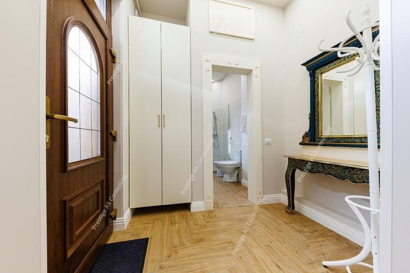 Apartament cu 2 camere semidecomandat, mobilat în Sinaia