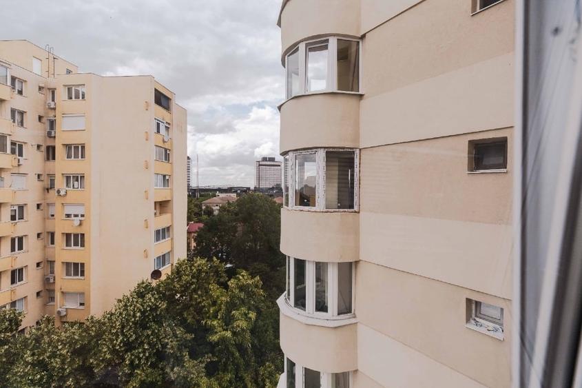 Apartament cu 4 camere decomandat, mobilat în Central