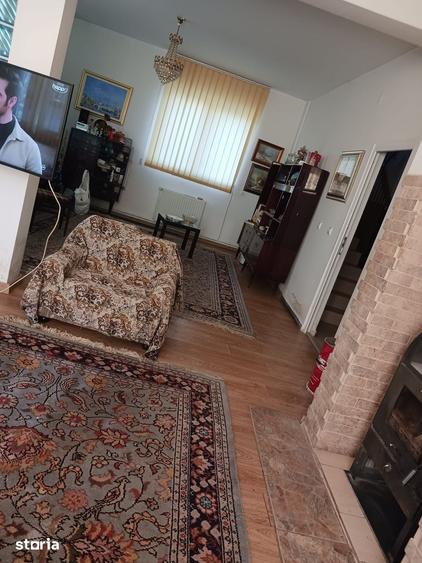 Casă cu 5 camere cu Teren 2100 Mp în Stoenești