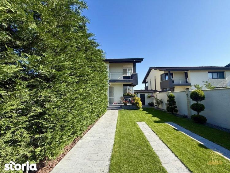 Casă cu 5 camere decomandat cu Piscina în Sântandrei