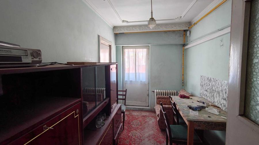 Vand apartament situat ultracentral, decomandat, 2 camere, baie, bucatarie, chicineta, debara, terasa, Drobeta Turnu Severin - 1