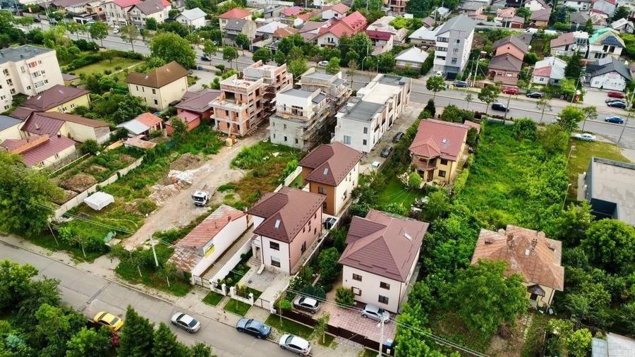 Casă individuală cu 5 camere cu Canalizare în Central