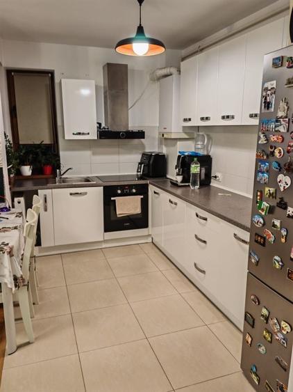 Apartament cu 3 camere decomandat în Exterior Vest