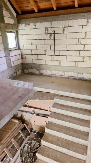 Casă cu 4 camere în Bunești