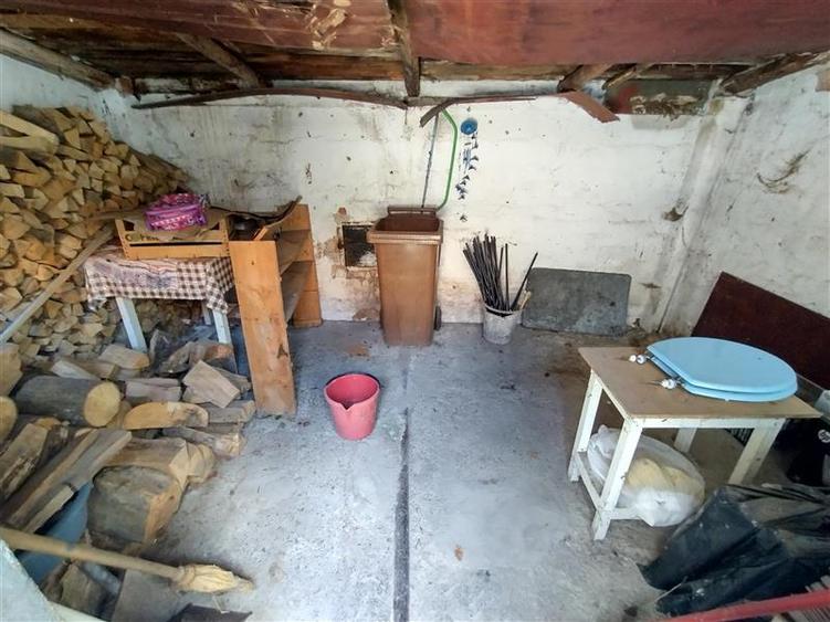 Casă individuală cu 3 camere cu Canalizare în Vest
